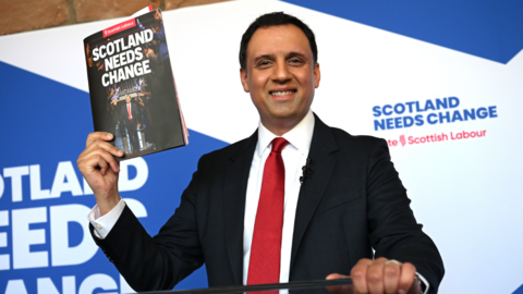 Ceannard Làbarach na h-Alba Anas Sarwar